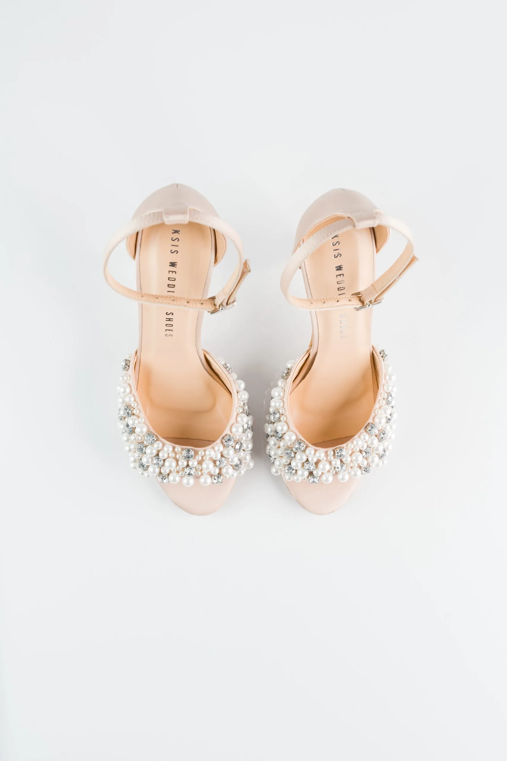 Sandałki Bella pudrowa cielistość wyszywane perłami
